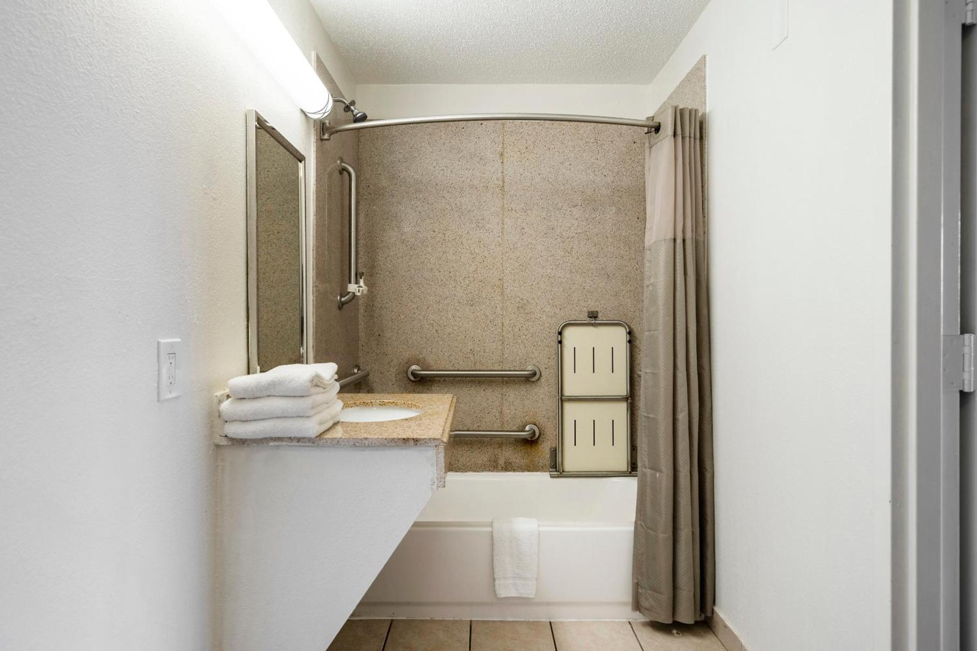 Oyo Hotel Bossier City La - Red River Buitenkant foto