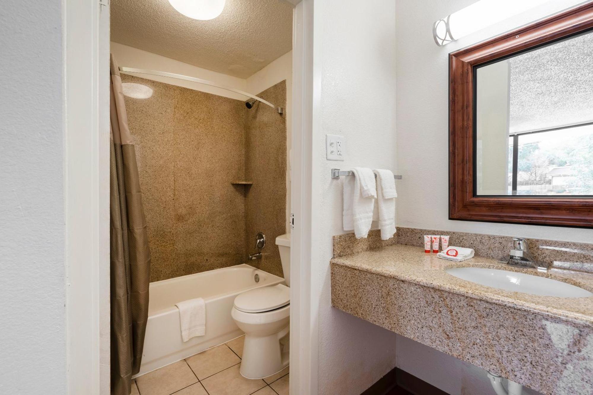 Oyo Hotel Bossier City La - Red River Buitenkant foto
